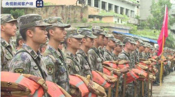 72集团军千名子弟兵紧急驰援新榜，严守​安徽铜陵枞阳城屏障