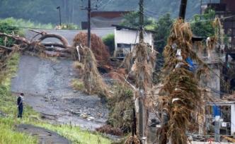日本暴雨已致72人死亡，安倍赴灾区为遇难者祈祷