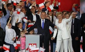波兰大选结果揭晓：现任总统杜达击败对手赢得连任