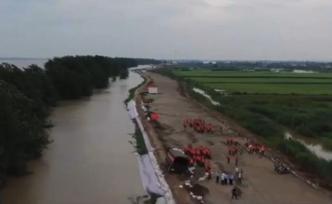水位上涨九江江洲镇群众撤离，青壮年留下防汛