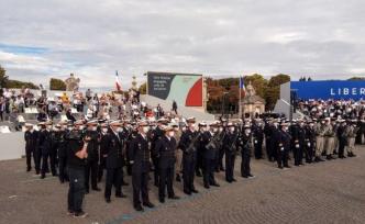 法国举行国庆庆典阅兵式，游行队伍首次邀请医护、环卫人员等