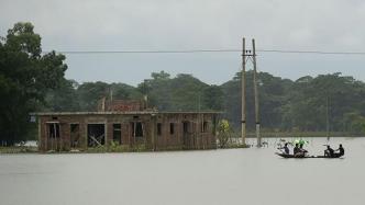 洪水肆虐，孟加拉国100多万民众被困