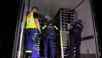 德国边境发现非法移民，冷冻货车内藏31人