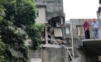 荆州一居民家液化气爆炸致墙体坍塌，独居老人受伤