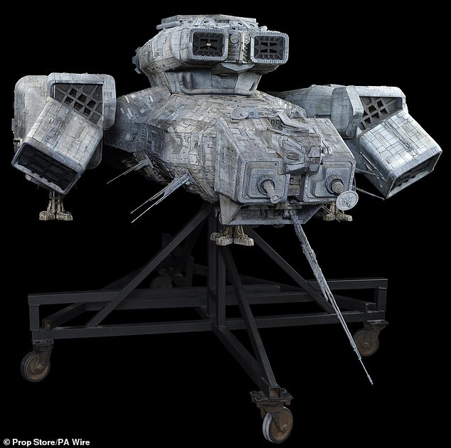 电影《异形》中拍摄使用过的飞船模型，估价高达50万美元   图片来源：Prop Store/PA Wire