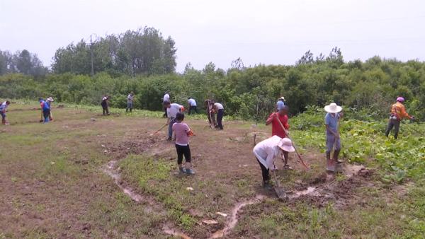 00后请假回老家抗洪：钱可以再赚家乡要守住