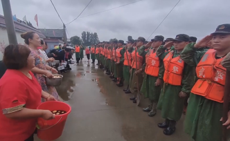 安徽蕪湖暴雨：你守大堤，我守護你