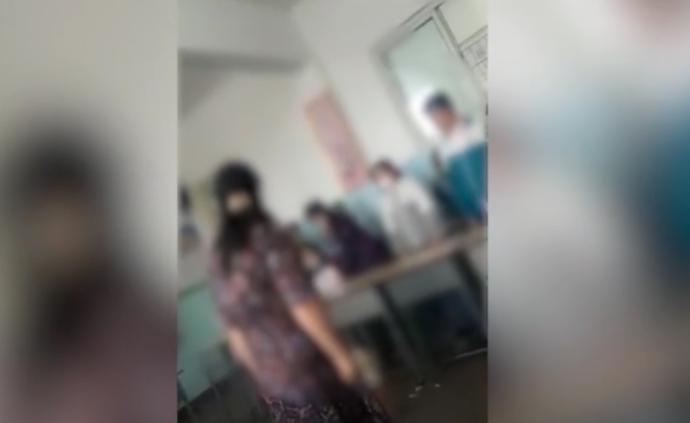 官方通報“女教師沒收到鮮花吐口水辱罵學生”:撤銷教師資格