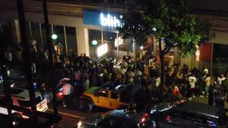 纽约民众深夜街头狂欢近两周，无人戴口罩