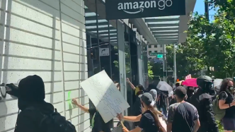 西雅图抗议活动重燃，亚马逊无人超市被砸