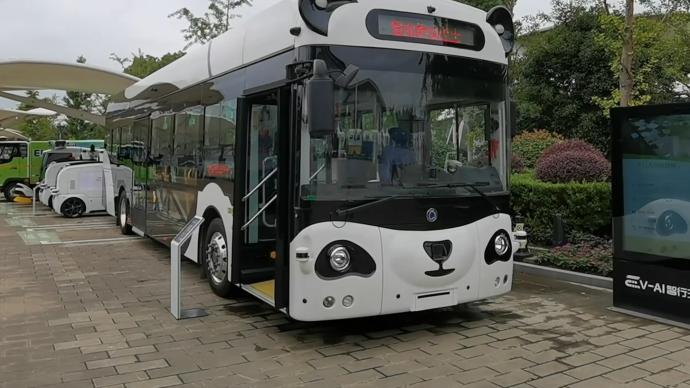 “刷手”即可乘公交，高科技“熊猫公交车”在沪测试