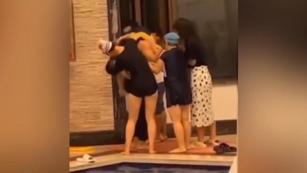 江苏宿迁6岁男童学游泳溺亡，涉事游泳馆停业整顿