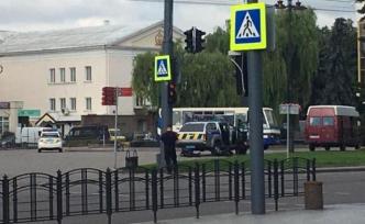 乌克兰公交车劫持犯有精神病史，威胁远程引爆另一枚炸弹