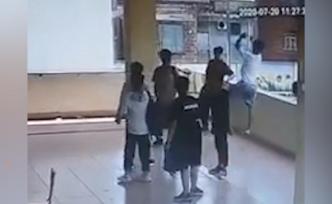 初二男生练篮球后仰跳投坠楼，骨折受伤