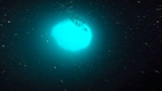 科学家在墨西哥湾发现130米深神秘蓝洞