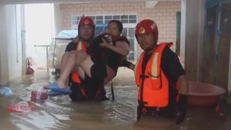 安徽六安临产孕妇被困洪水，紧急救援