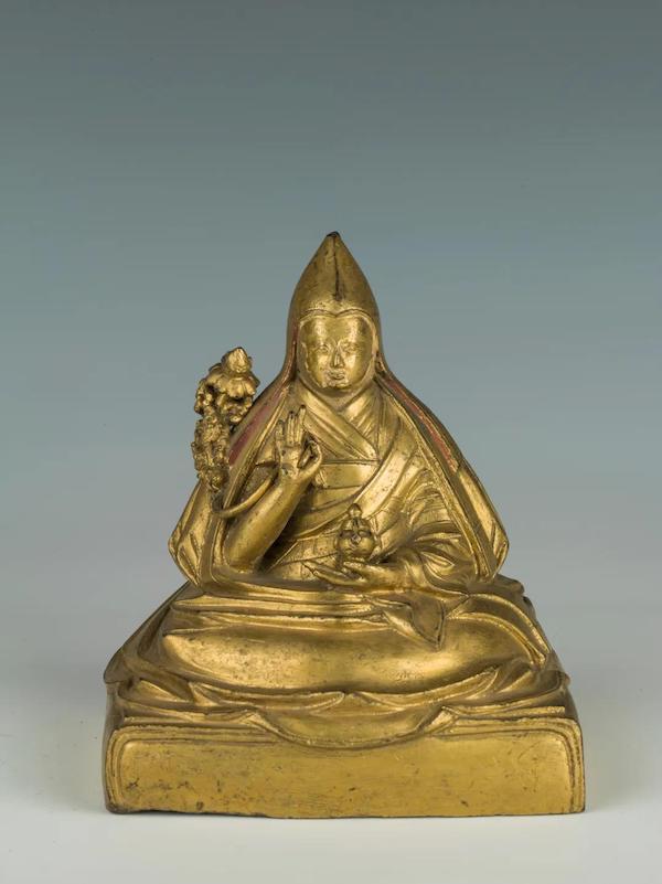 班禅像，清代，铜鎏金，通高13厘米，首都博物馆藏
