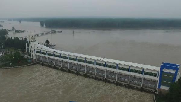 淮河王家坝开闸泄洪，养殖户紧张撤离的16小时