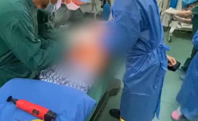 戒指卡住13歲男孩下體,醫護消防聯手施救