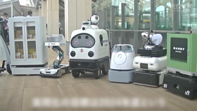东京车站推广服务机器人：能消毒会送饮料