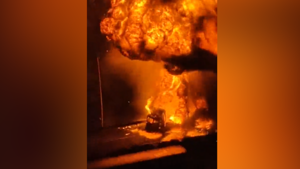 宿州一货车高速爆燃腾起火球，无人员伤亡