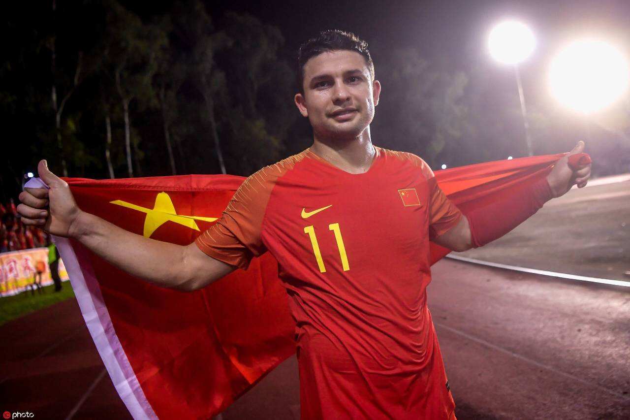 艾克森代表国足出场.