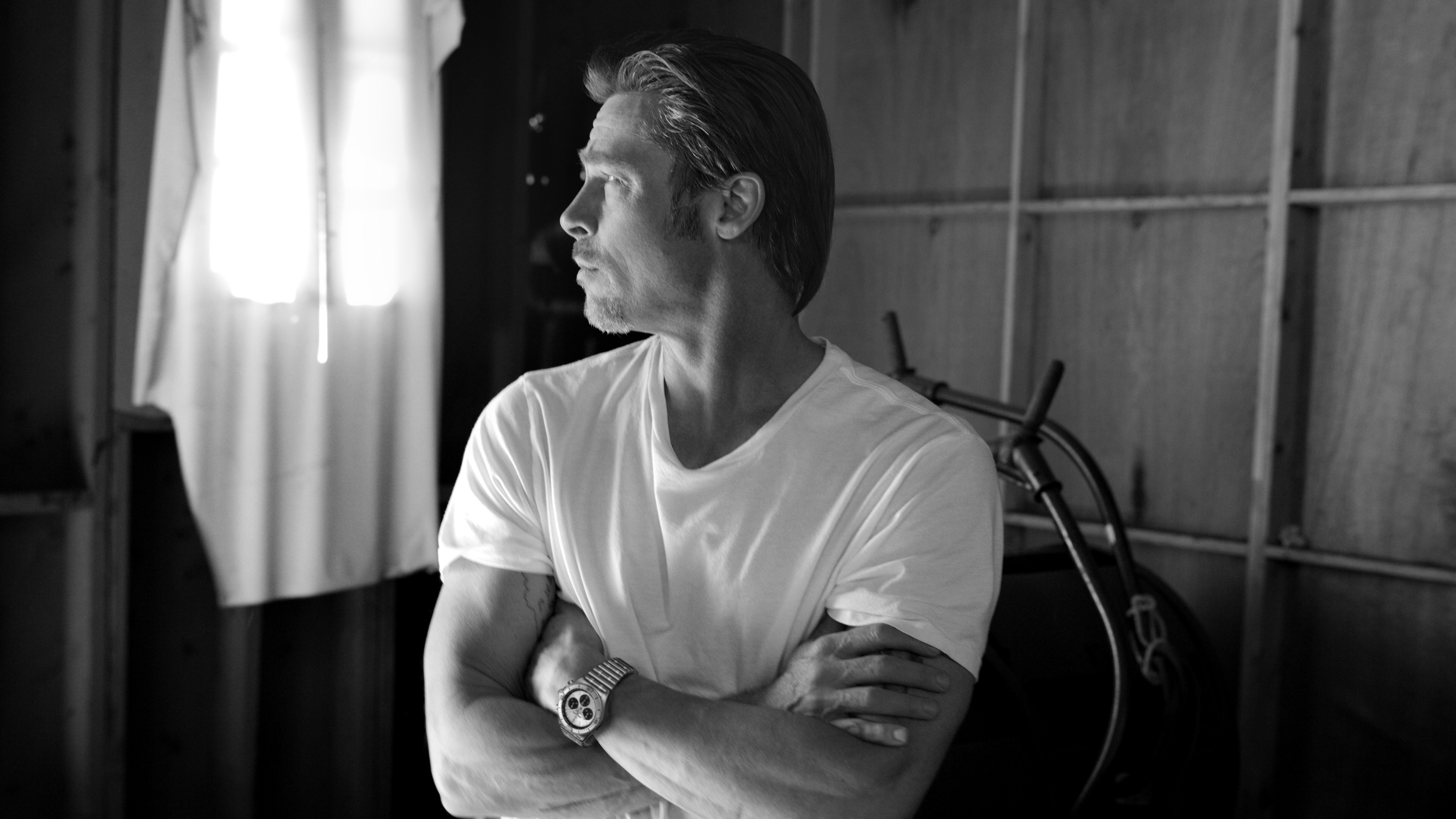 百年灵机械计时系列(chronomat)b01计时腕表在品牌代言人布拉德·皮特