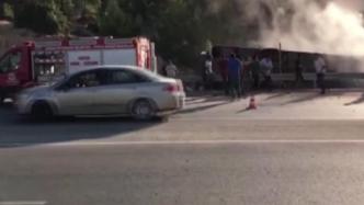 土耳其南部一辆巴士翻车，致6死10伤