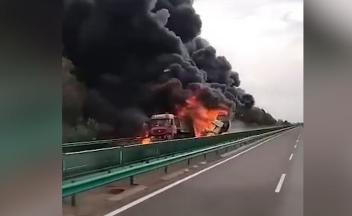 榆林兩車追尾致油罐車爆炸起火,3人被困車內