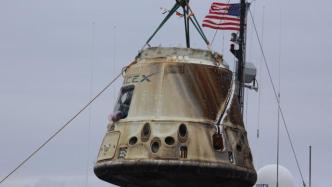 美国“龙”飞船载两名宇航员返回地球，完成首次载人试飞任务