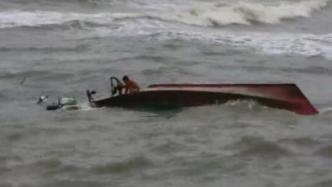 海南三亚一渔船发生侧翻，1人获救1人失联