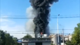 视频丨湖北仙桃市一化工厂锅炉爆炸，已致5伤4失联