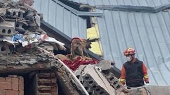 哈尔滨一仓库坍塌7人被困，目击者称坍塌前正装修