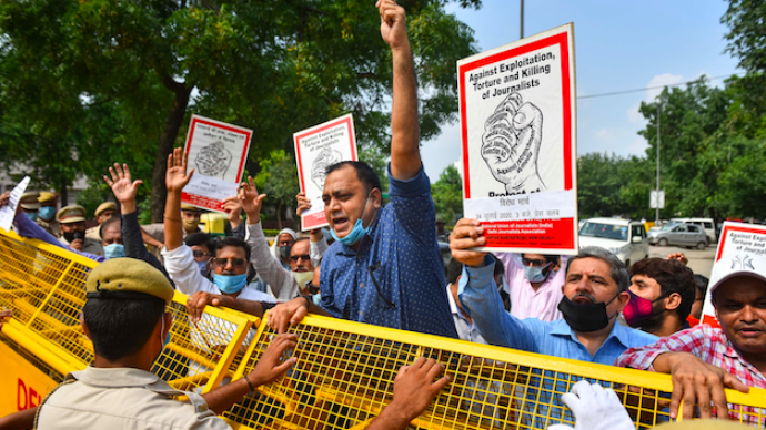 揭露政府抗疫不力，印度50余名记者遭逮捕