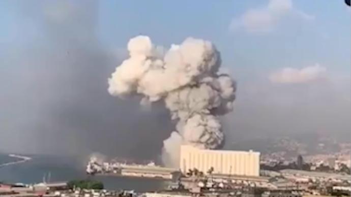 黎巴嫩首都一疑似存放鞭炮仓库发生爆炸，已致10人死亡