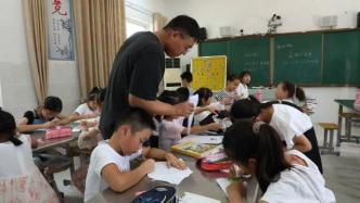畢業大學生到小學當公益輔導員：回報母校