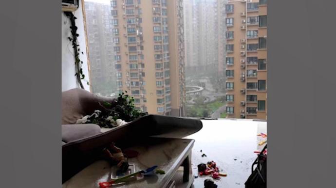 台州通报：老人11楼坠亡系住户自行改造阳台，质量不佳