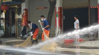 洪水消退，上海消防救援队在受灾区开展清扫、环境消杀等工作