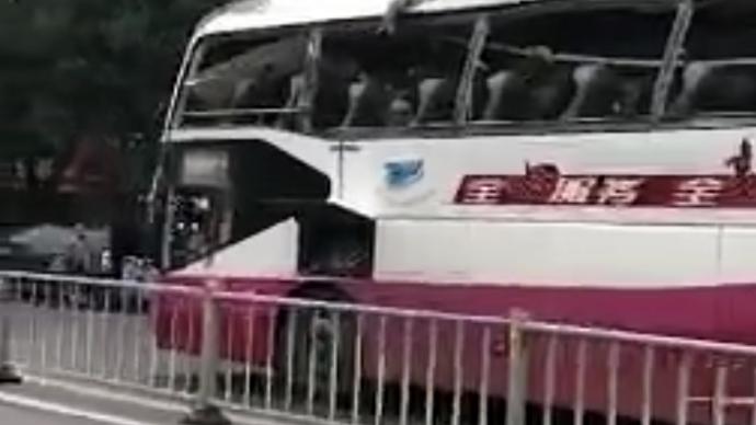 济南客车爆炸前车体发出泄气声，30米远处市民被玻璃击伤
