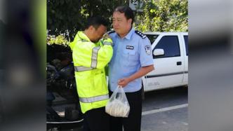4民警抗洪被困80小時后歸隊(duì)，見到戰(zhàn)友淚崩