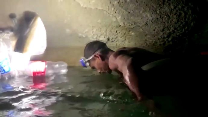 数月工资仅够几天水费，委国民众上山取水