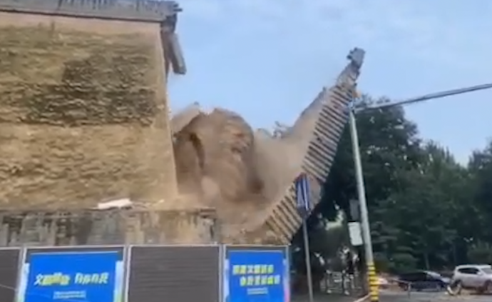 西安明秦王府城墻遺址局部坍塌:附近多車受損