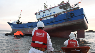 一渔船触礁遇险，东海救助局成功救出13人