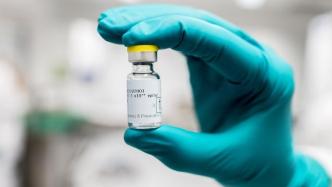 英国政府向美国强生和诺瓦瓦克斯订购9000万剂新冠疫苗