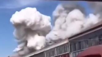 山东济宁一农资存储点发生燃爆致2死多伤，现场腾起蘑菇云