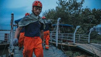 上海消防三百战士赴皖抗洪28天，助受灾百姓重返家园