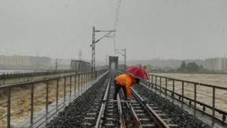 受强降雨影响，云南省内多趟列车晚点或停运