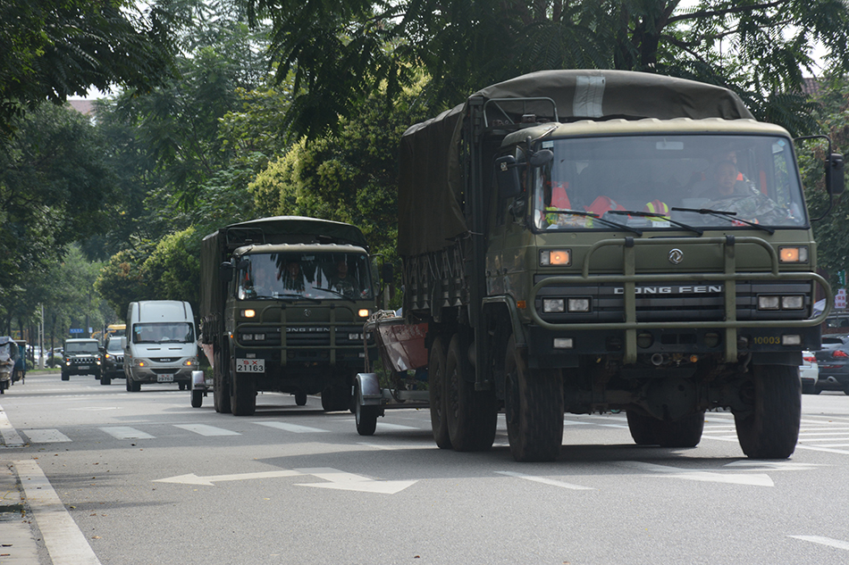 武警救援队伍在向淹没区集结