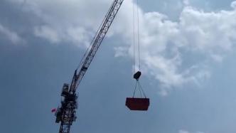 工人突发疾病被困30米塔吊，消防成功救助