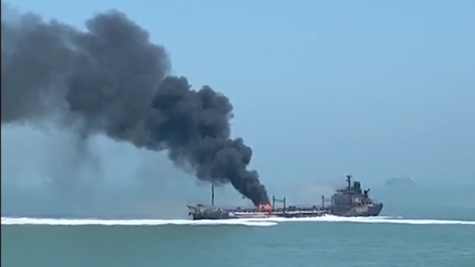 长江口外两船相撞，3人获救14人失踪
